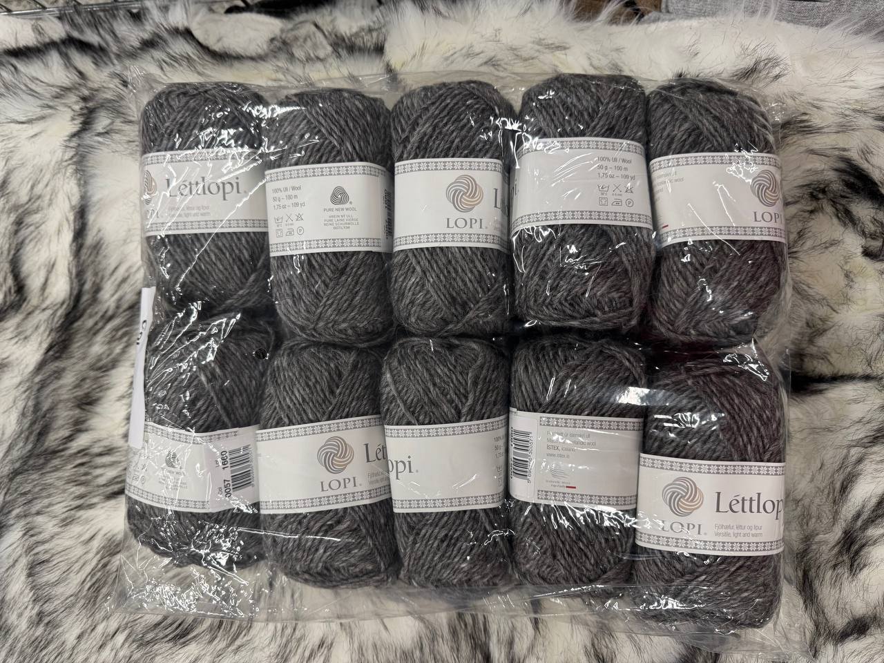 ISTEX LETTLOPI VILLALANKA HARMAA 50G (0057) (kopio)